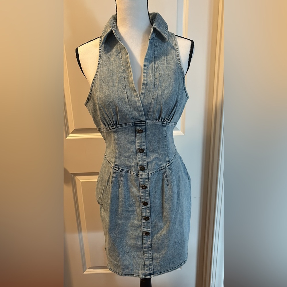 Denim Dress. Fitted with collar.
